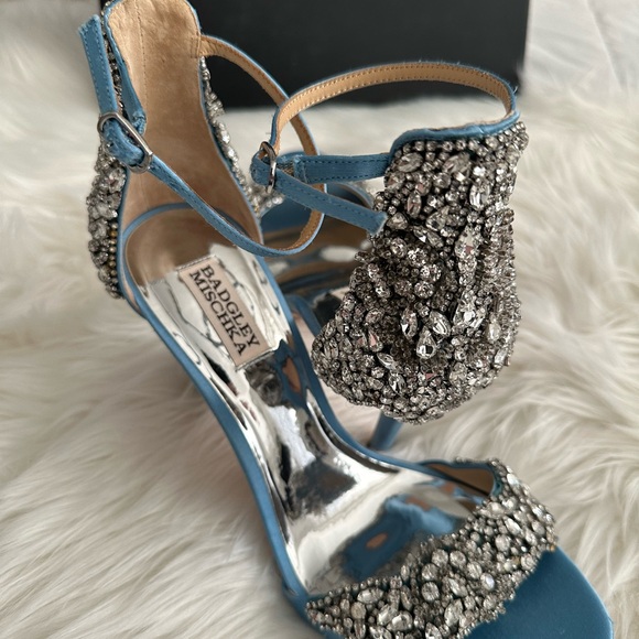 Glamorous blue shoes - Picture 5 of 6